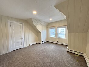 21 Osborne Rd, Unit 3 in Brookline, MA - Foto de edificio - Building Photo