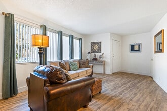 Rinconada Village in Carmichael, CA - Building Photo - Interior Photo