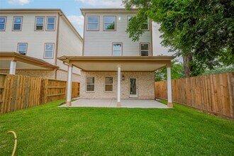 2206 Hoskins Dr in Houston, TX - Building Photo - Building Photo