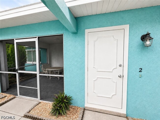 3032 SE Santa Barbara Pl