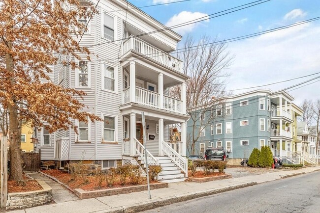 21 Washburn Ave in Cambridge, MA - Building Photo - Building Photo