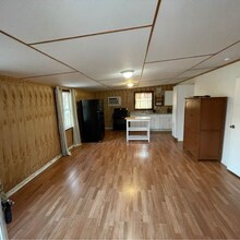 2124 Polly Ln in La Vernia, TX - Building Photo - Building Photo