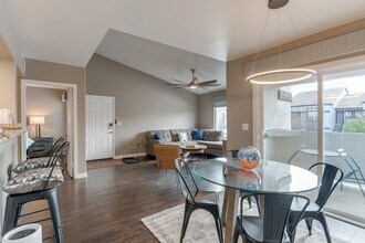 7255 Sunset Rd in Las Vegas, NV - Building Photo - Building Photo