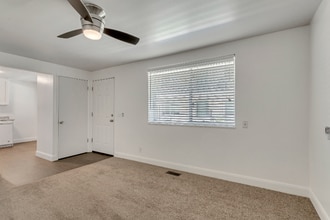 2115 E 3300 S in Millcreek, UT - Foto de edificio - Building Photo