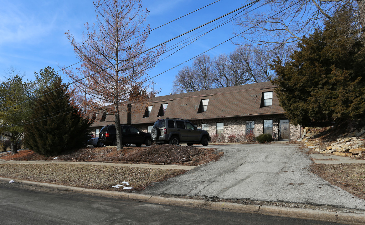 118 Warner Ave in Bonner Springs, KS - Foto de edificio