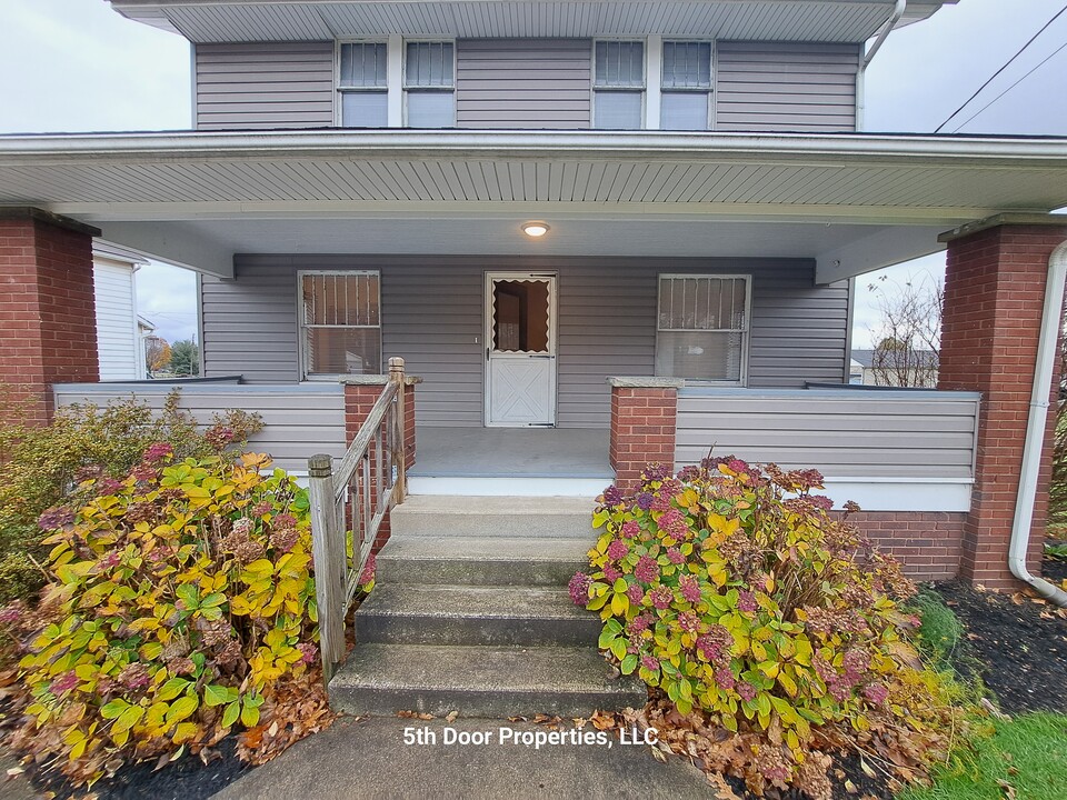 6312 Louisville St NE, Unit Down in Louisville, OH - Building Photo