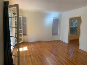 412 N Doheny Dr, Unit #4 in West Hollywood, CA - Building Photo - Building Photo