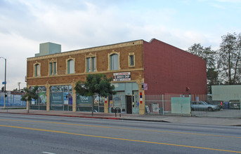 3317 W Washington Blvd in Los Angeles, CA - Foto de edificio - Building Photo