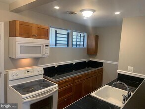 2504 W Franklin St in Baltimore, MD - Building Photo - Building Photo