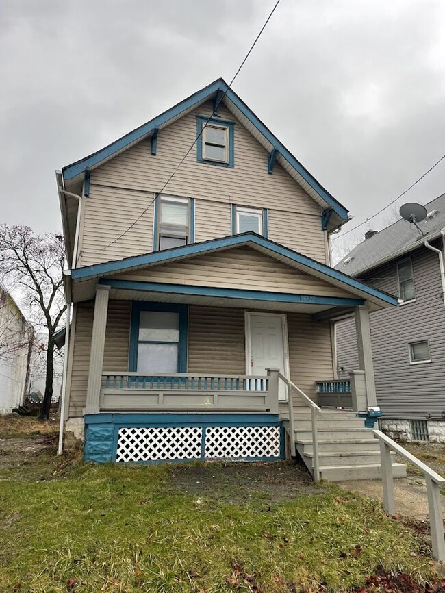 property at 564 E Crosier St