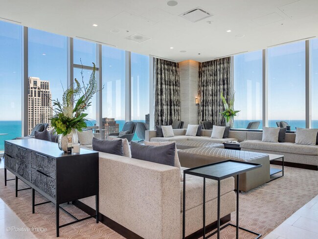 363 E Wacker Dr in Chicago, IL - Building Photo - Building Photo