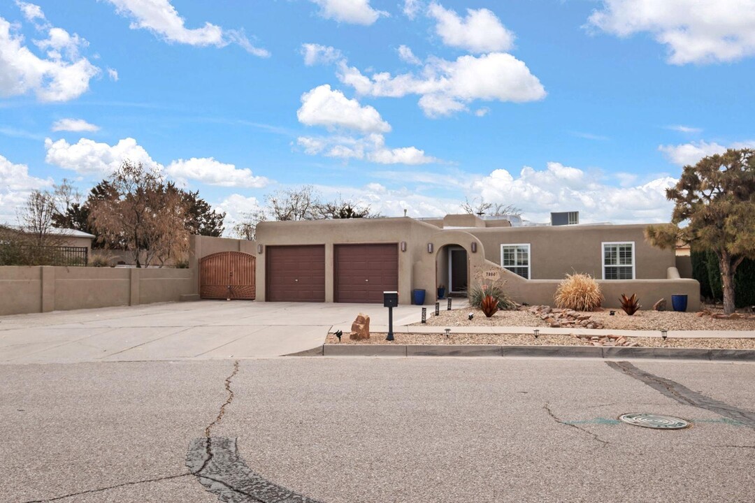 7804 Scotts Pl NE in Albuquerque, NM - Building Photo