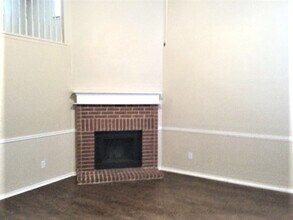 1809 Rybovich Ln in Mansfield, TX - Foto de edificio - Building Photo