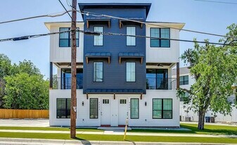 2201 W Devitt St in Fort Worth, TX - Building Photo