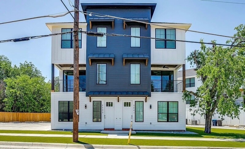 2201 W Devitt St in Fort Worth, TX - Building Photo