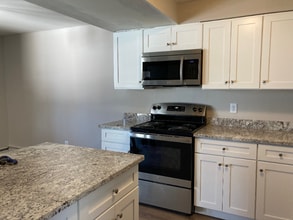 5599 Thompson Rd in De Witt, NY - Building Photo - Building Photo