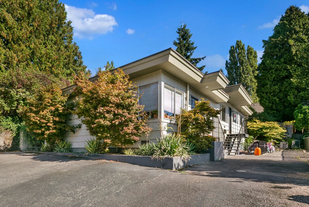 5516 26th Ave NE in Seattle, WA - Foto de edificio