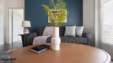 2825 Main St in Buda, TX - Foto de edificio - Building Photo