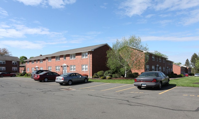 Willowbrook Apartments in Vernon, CT - Building Photo - Building Photo