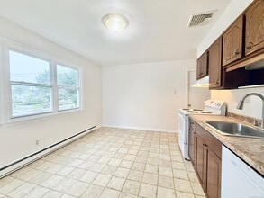 162 Seaside Ave in Stamford, CT - Building Photo - Building Photo