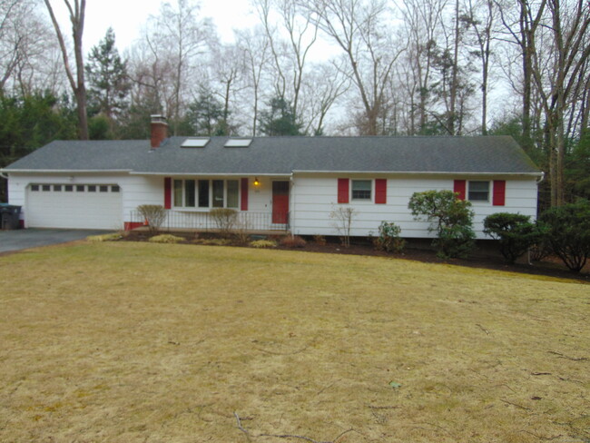 140 Mountain Rd in Cheshire, CT - Building Photo - Building Photo