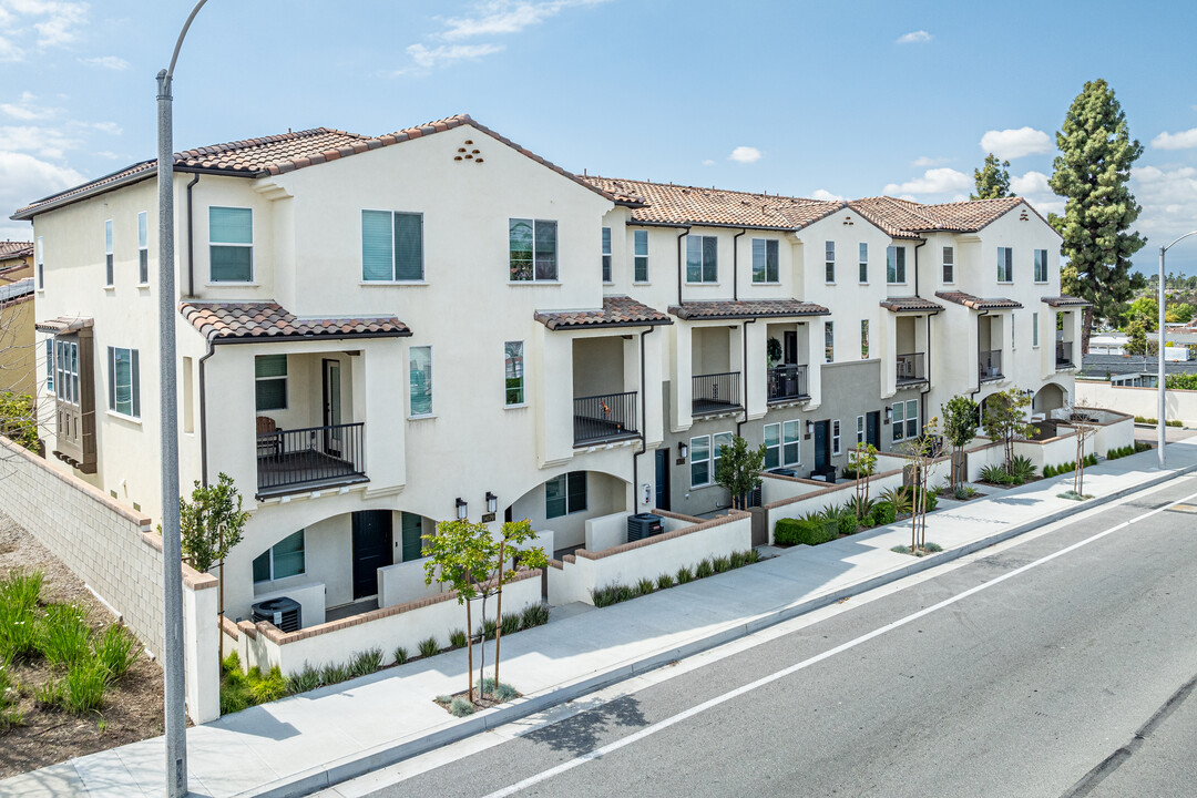 Laurel Walk in La Mirada, CA - Building Photo