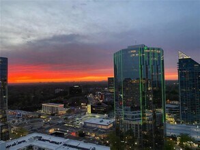 3324 Peachtree Rd in Atlanta, GA - Building Photo - Building Photo