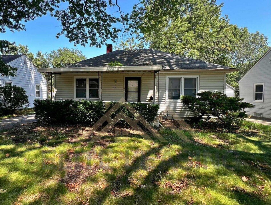 1120 SW Jane Ave in Topeka, KS - Building Photo