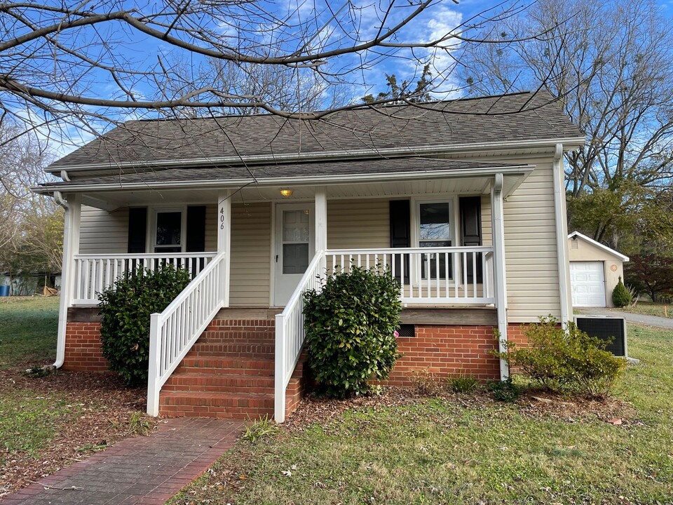 406 High Point St in Randleman, NC - Building Photo