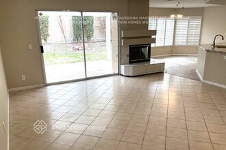 8963 Hillsboro Creek Ct in Las Vegas, NV - Foto de edificio - Building Photo