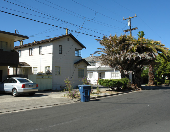 160-170 W K St in Benicia, CA - Building Photo - Building Photo