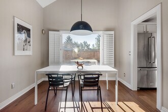 5006 SW Sweeney St in Portland, OR - Foto de edificio - Building Photo