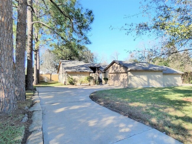 property at 606 Golfview Dr