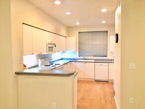 Sonoma Villa Condo in Bothell, WA - Building Photo - Building Photo