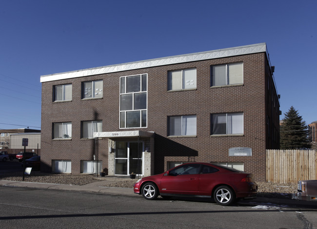 599 S Fairfax St in Denver, CO - Foto de edificio - Building Photo