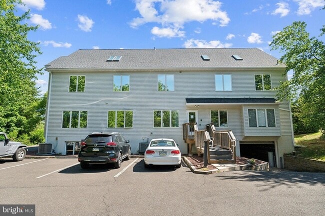 904 Sumneytown Pike, Unit 300 in Spring House, PA - Foto de edificio - Building Photo