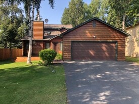 2041 Sturbridge Cir in Anchorage, AK - Building Photo
