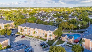 18520 NW 67th Ave in Hialeah, FL - Building Photo - Building Photo