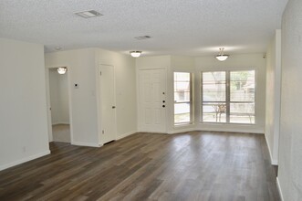 7678 Tarrasa in San Antonio, TX - Building Photo - Building Photo