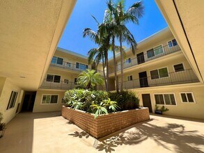 2055 E Broadway in Long Beach, CA - Building Photo - Building Photo