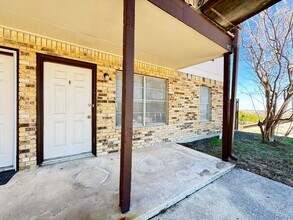 907 N 7th St in Copperas Cove, TX - Foto de edificio - Building Photo