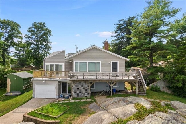 128 Tuttles Point Rd in Guilford, CT - Building Photo - Building Photo