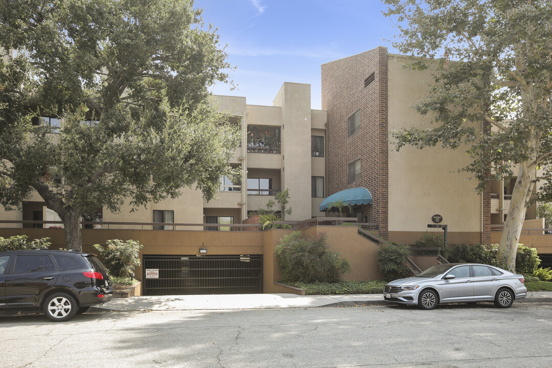 424 Oak St, Unit 228 in Glendale, CA - Building Photo