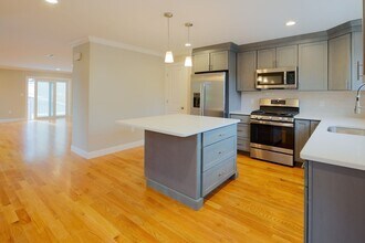 63 Bacon St in Waltham, MA - Building Photo - Building Photo