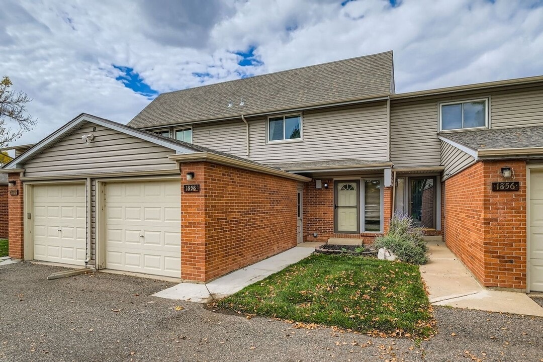 1858 Centaur Cir in Lafayette, CO - Building Photo