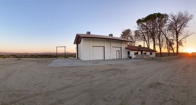 25409 Community Blvd in Barstow, CA - Foto de edificio - Building Photo