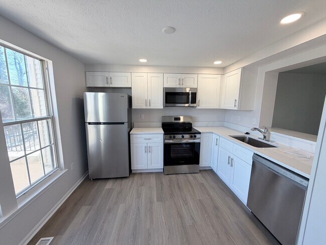 8906 Chesapeake Lighthouse Dr in North Beach, MD - Building Photo - Building Photo