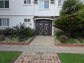 11355 Washington Pl in Los Angeles, CA - Building Photo - Building Photo