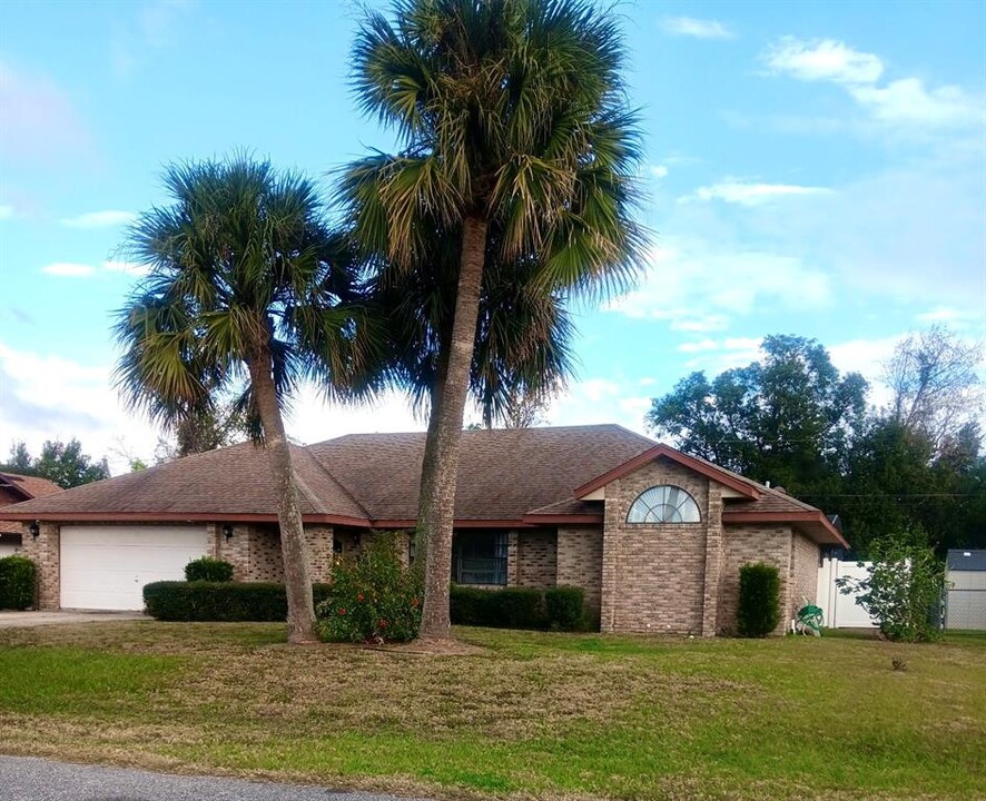 1667 Sumatra Ave in Deltona, FL - Building Photo