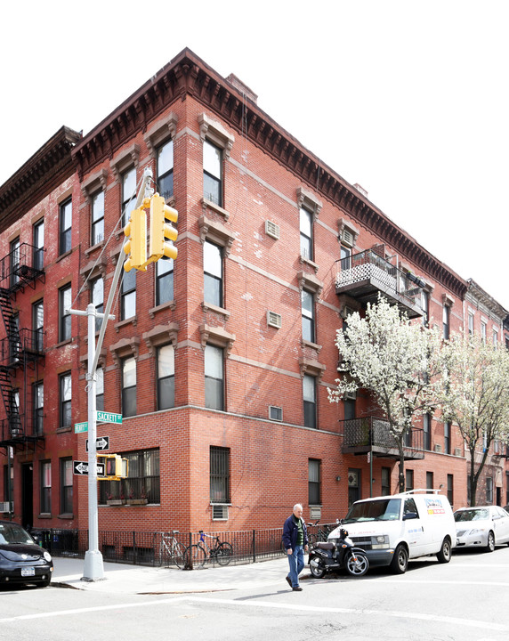 211 Sackett St in Brooklyn, NY - Building Photo